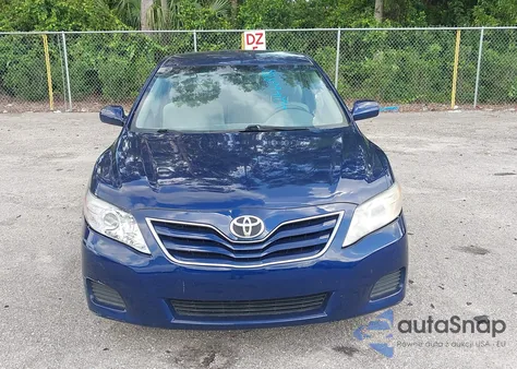 2010 Toyota Camry Le z USA, uszkodzony, nr VIN 4T4BF3EK7AR014945